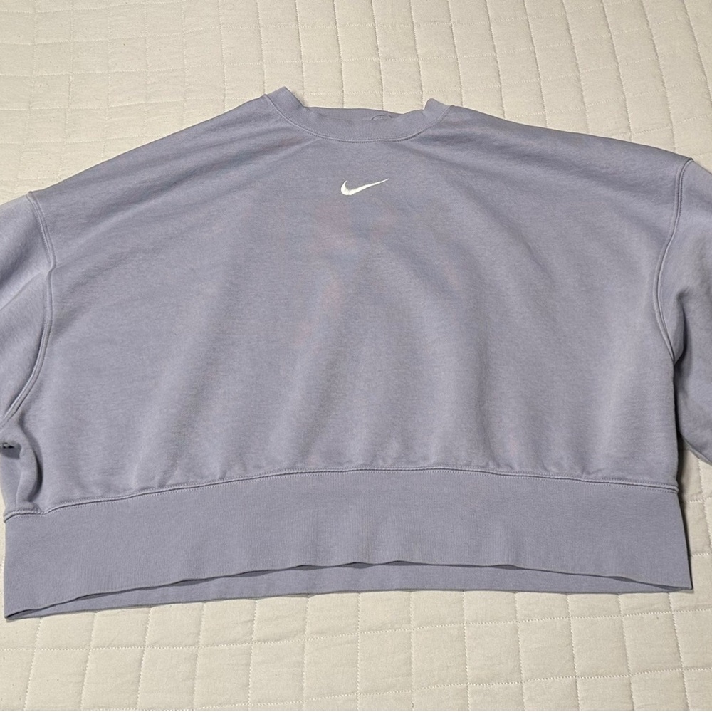 Nike Women's Light Purple Crewneck Sweatshirt